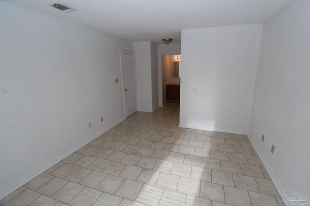 50 Fulton Ave D15, Pensacola, FL 32503
