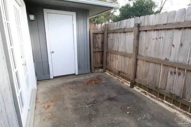 50 Fulton Ave D15, Pensacola, FL 32503