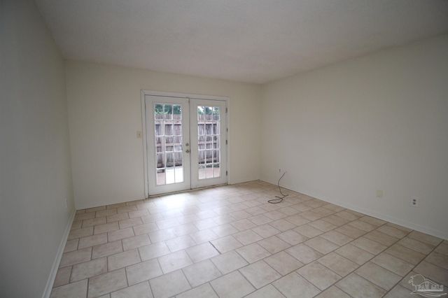 50 Fulton Ave D15, Pensacola, FL 32503