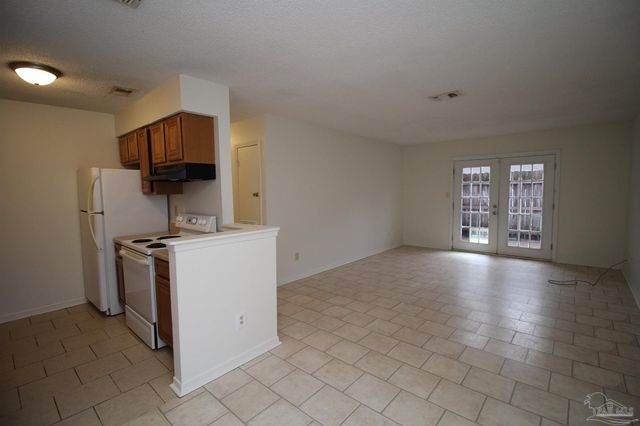 50 Fulton Ave D15, Pensacola, FL 32503