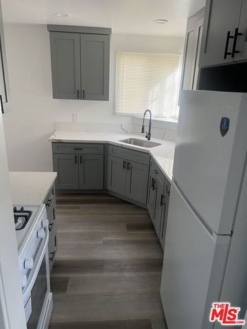 10515 S Hoover Street, Los Angeles, CA 90044