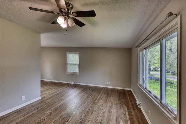 3535 N CHELSEA Avenue, Kansas City, MO 64117