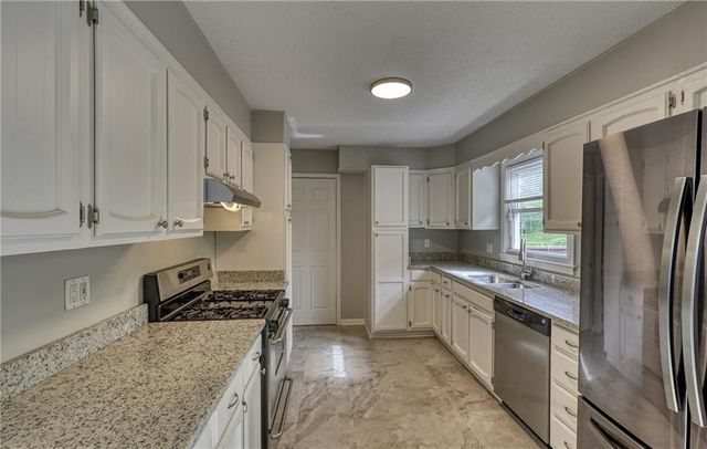 3535 N CHELSEA Avenue, Kansas City, MO 64117
