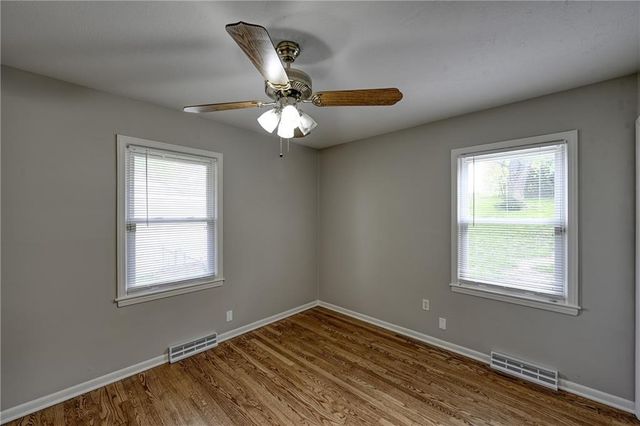 3535 N CHELSEA Avenue, Kansas City, MO 64117
