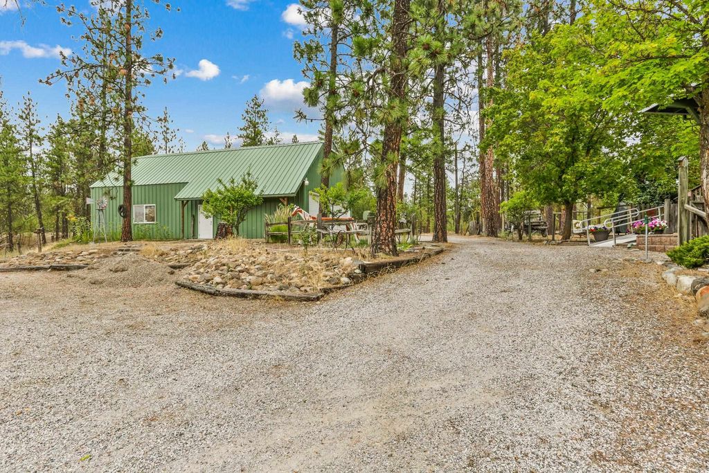 7744 Amy Way Ln, Ford, WA 99013