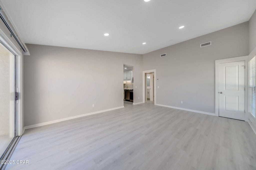 Image 9 of property listing at 17462 Front Beach Road 16C, Panama City Beach, FL 32413