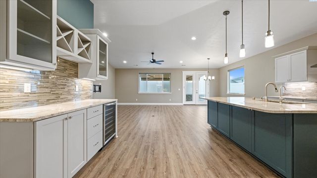 2763 Carefree Loop, West Richland, WA 99353