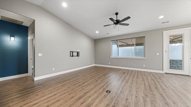 2763 Carefree Loop, West Richland, WA 99353