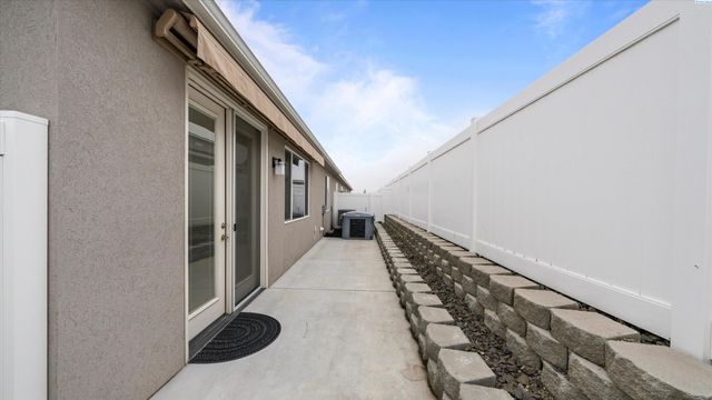 2763 Carefree Loop, West Richland, WA 99353