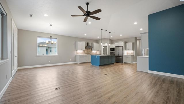 2763 Carefree Loop, West Richland, WA 99353