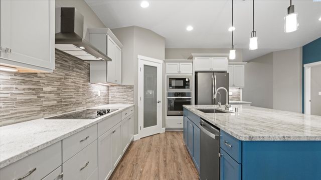 2763 Carefree Loop, West Richland, WA 99353