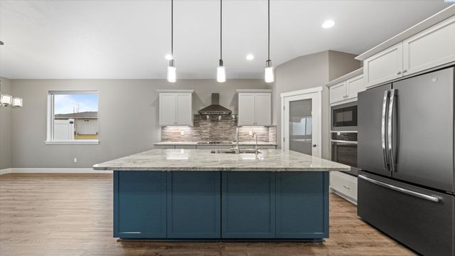 2763 Carefree Loop, West Richland, WA 99353