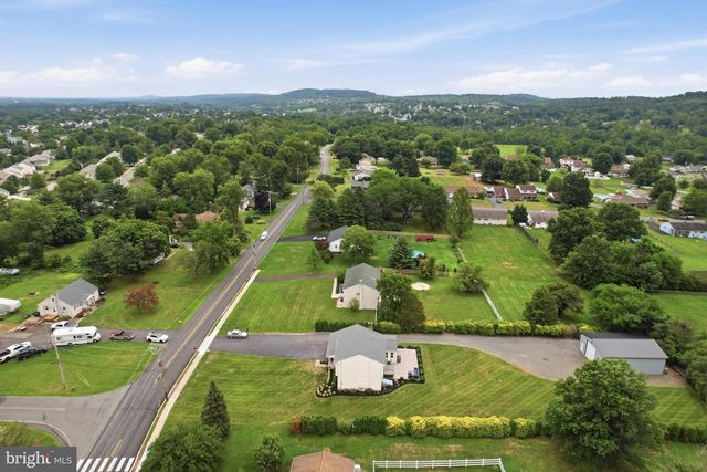 576 BUCHERT RD, Gilbertsville, PA 19525