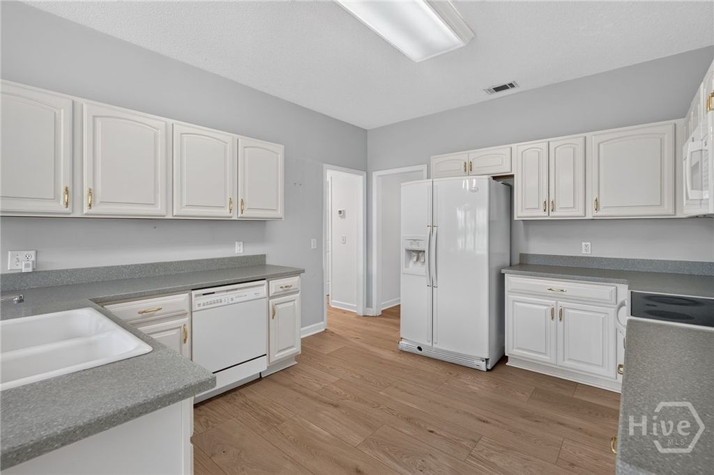 Image 30 of property listing at 108 Chancery Lane, Savannah, GA 31410