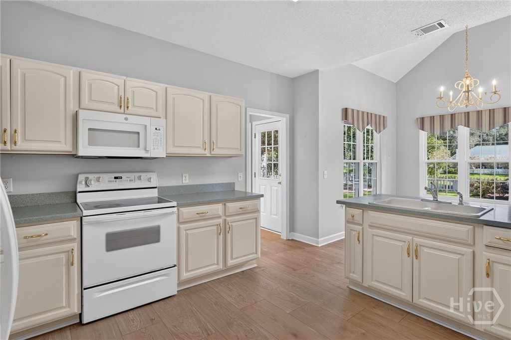 Image 31 of property listing at 108 Chancery Lane, Savannah, GA 31410