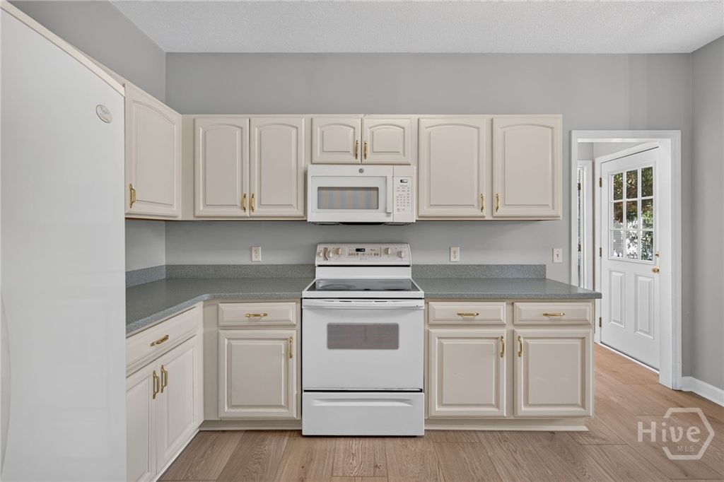 Image 32 of property listing at 108 Chancery Lane, Savannah, GA 31410