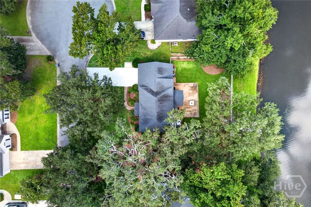 Image 6 of property listing at 108 Chancery Lane, Savannah, GA 31410