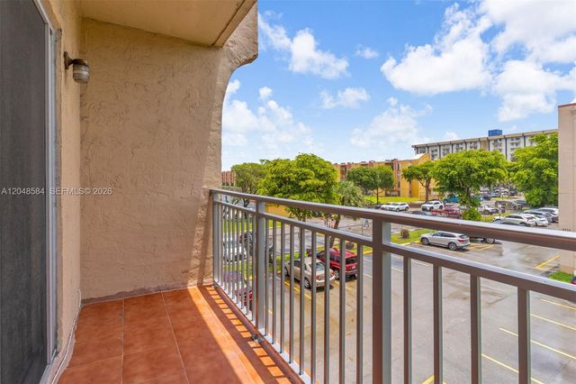 4715 NW 7th St 306-2, Miami, FL 33126