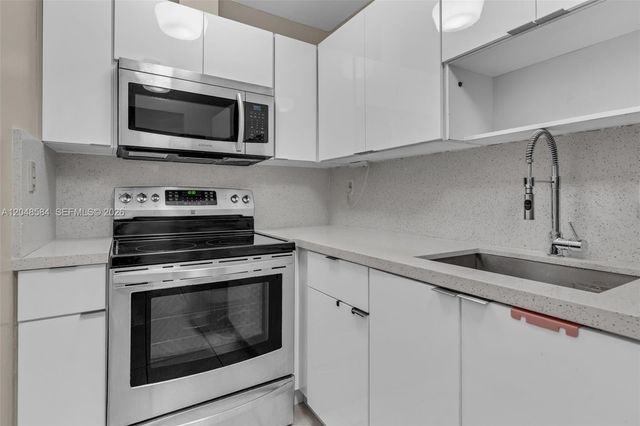 4715 NW 7th St 306-2, Miami, FL 33126