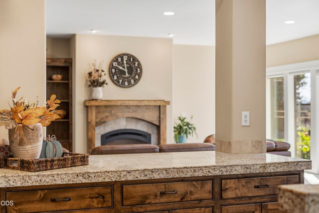 20921 Miramar Drive, Bend, OR 97702