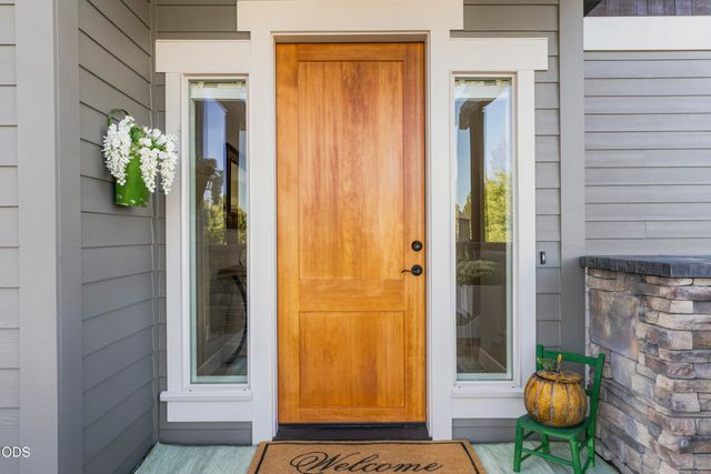 20921 Miramar Drive, Bend, OR 97702