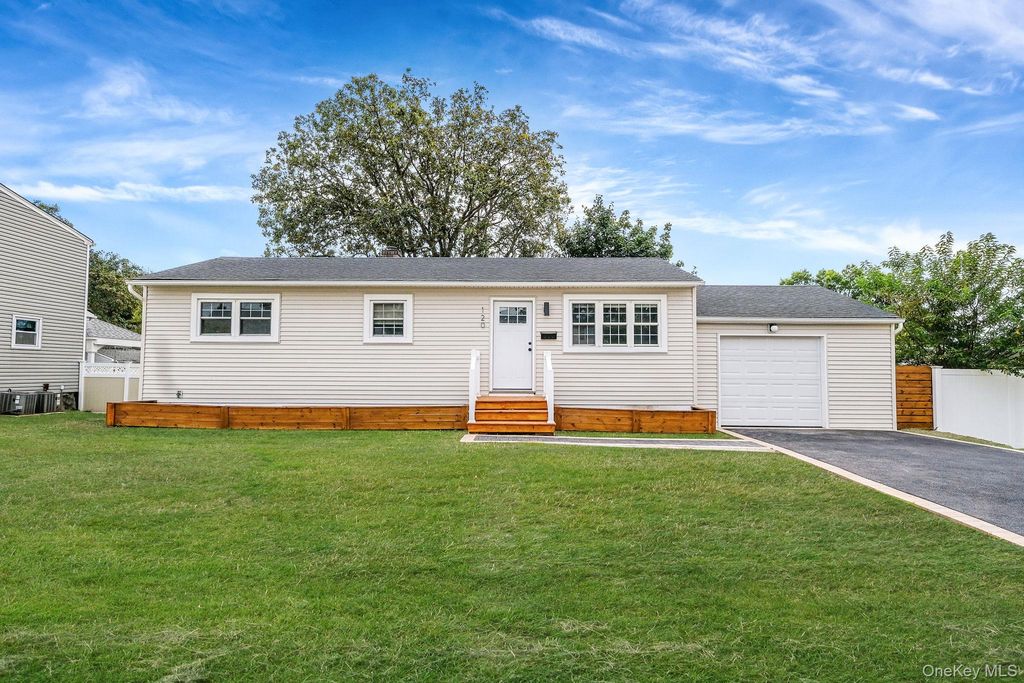 120 Manhattan Avenue, West Babylon, NY 11704