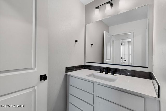 2086 Meteor Drive, Las Cruces, NM 88012