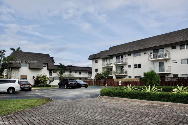 8475 SW 94th St 203E, Miami, FL 33156