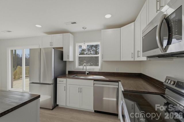 2621 Fairwood Drive SE, Hudson, NC 28638