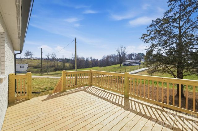 2621 Fairwood Drive SE, Hudson, NC 28638