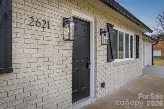 2621 Fairwood Drive SE, Hudson, NC 28638