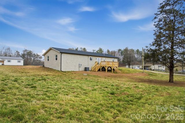 2621 Fairwood Drive SE, Hudson, NC 28638