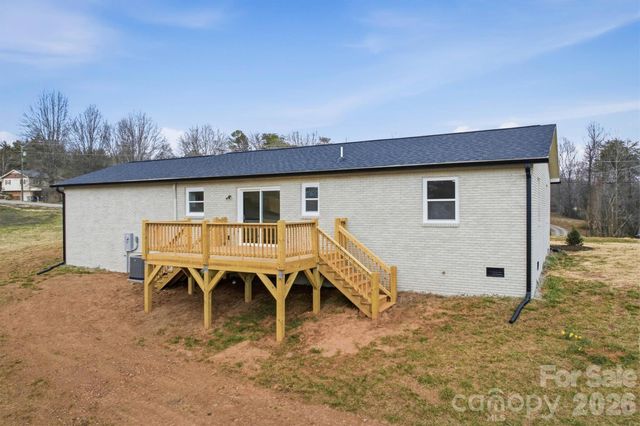 2621 Fairwood Drive SE, Hudson, NC 28638