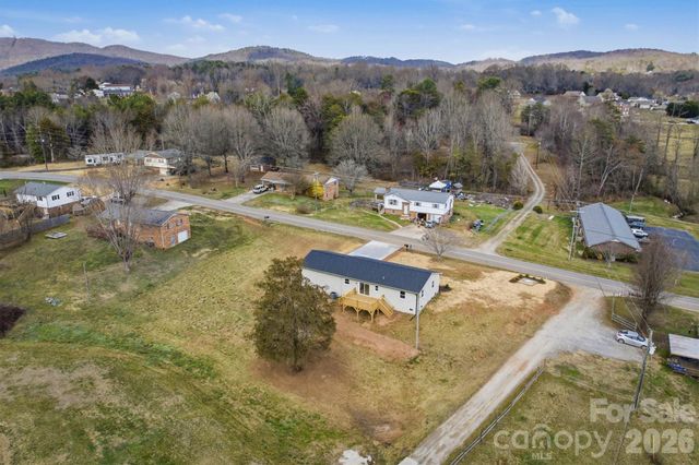 2621 Fairwood Drive SE, Hudson, NC 28638