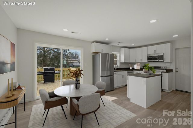 2621 Fairwood Drive SE, Hudson, NC 28638