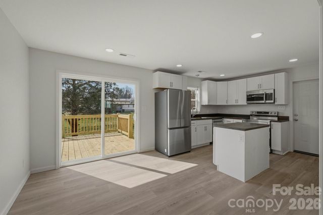 2621 Fairwood Drive SE, Hudson, NC 28638