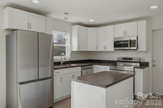 2621 Fairwood Drive SE, Hudson, NC 28638