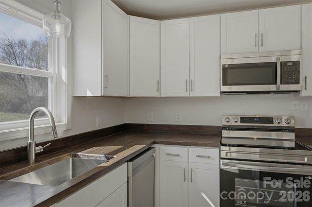 2621 Fairwood Drive SE, Hudson, NC 28638