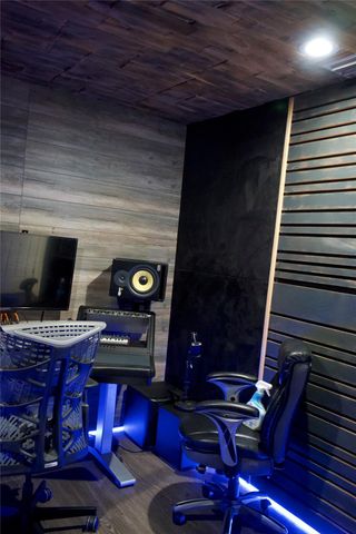 11150 Peachtree Dr, Miami, FL 33161