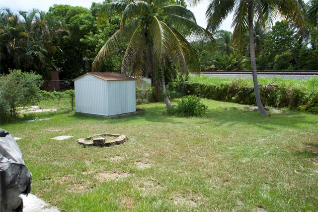 11150 Peachtree Dr, Miami, FL 33161