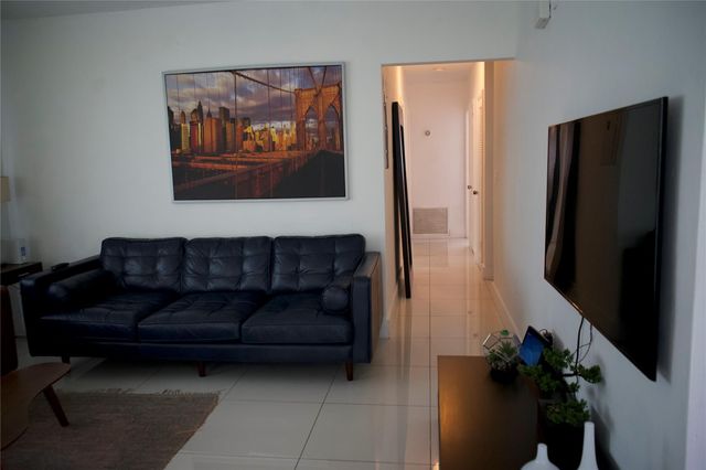 11150 Peachtree Dr, Miami, FL 33161