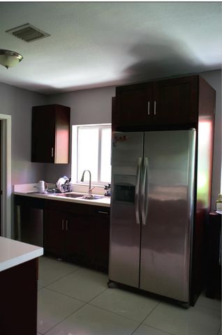 11150 Peachtree Dr, Miami, FL 33161