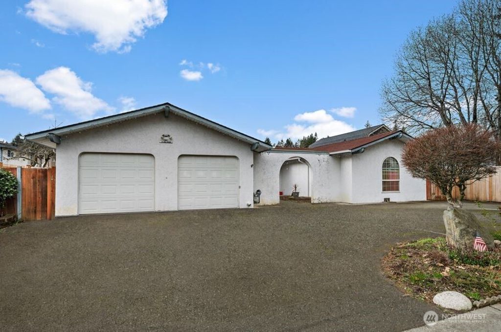 15401 Meridian Avenue N, Shoreline, WA 98133