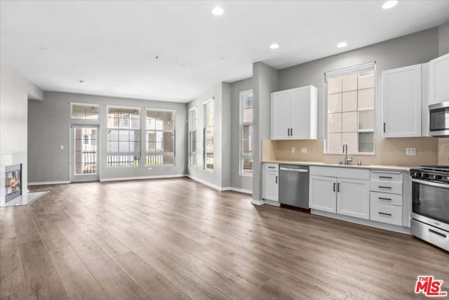 13020 Pacific 203, Los Angeles, CA 90094