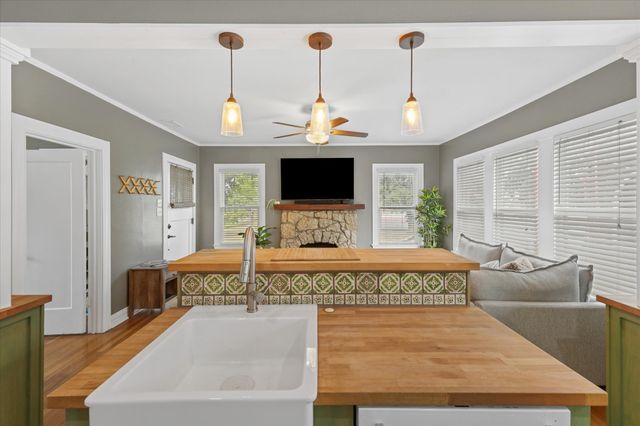 708 Blaylock Drive, Dallas, TX 75203