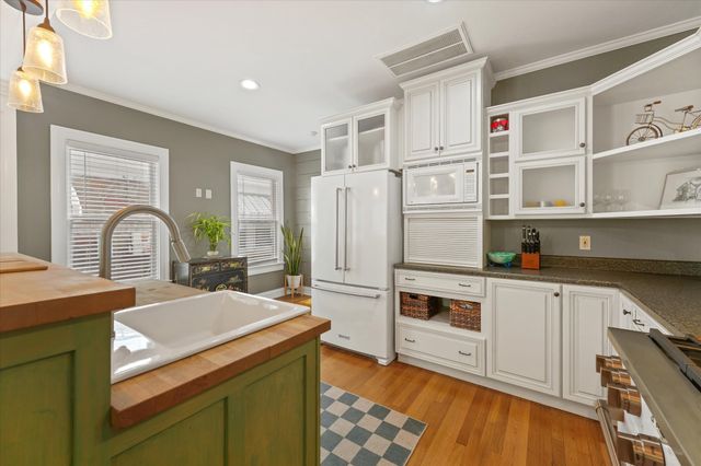 708 Blaylock Drive, Dallas, TX 75203