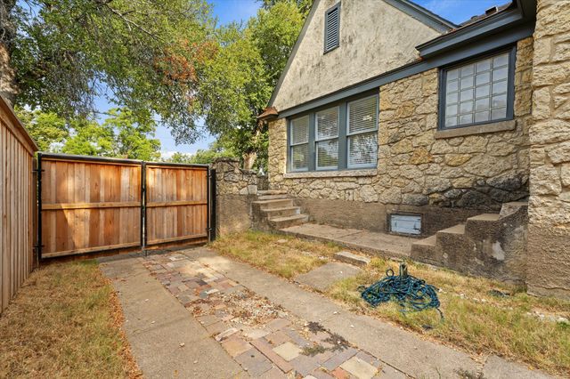 708 Blaylock Drive, Dallas, TX 75203