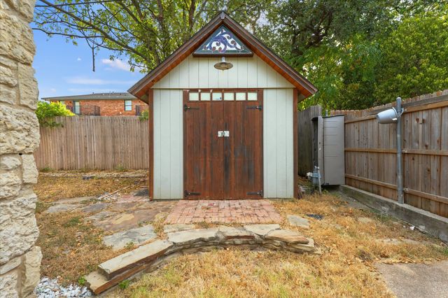 708 Blaylock Drive, Dallas, TX 75203