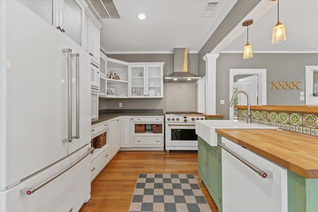 708 Blaylock Drive, Dallas, TX 75203