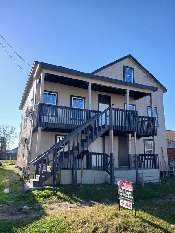 1015 30th Street 1, Galveston, TX 77550